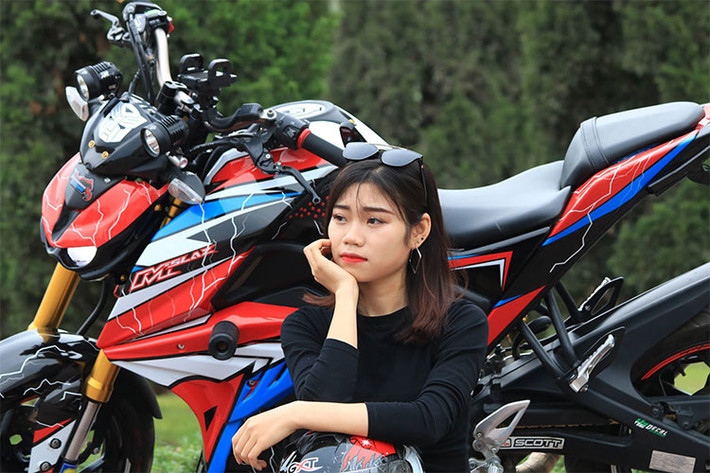 Vì được thiết kế phong cách thể thao giống R15 nên phần yên sau khá cao nên nó cũng đã được chủ nhân hạ bớt cho vừa đủ dùng. Bình xăng của TFX150 có dung tích 10.2 lít cùng thiết kế góc cạnh làm tăng vẻ mạnh mẽ, thể thao cho mẫu xe côn tay cỡ nhỏ này vẫn được giữ nguyên bản.