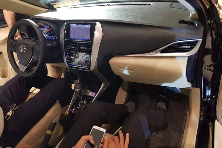 Trên Vios 2018, tất cả các phiên bản đều được trang bị các tính năng an toàn khá đầy đủ như hệ thống cân bằng điện tử VSC, hỗ trợ khởi hành ngang dốc, 7 túi khí, đi kèm các trang bị an toàn cơ bản khác. Tuy nhiên, theo nhiều thông tin rò rỉ trước đó thì Vios sẽ không có 2 phanh đĩa phía sau mà được thay bằng phanh tang trống.