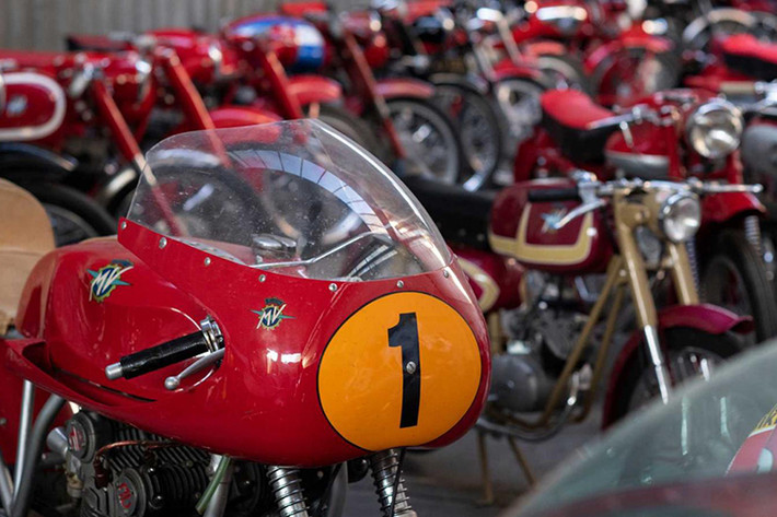 Thậm chí những chiếc xe này còn được cấp chứng chỉ xe đạt chuẩn bởi bảo tàng MV Agusta. Rất nhiều mẫu xe trong số này còn được làm thủ công bởi chính tay Arturo Magni, kỹ sư kiêm giám đốc kỹ thuật đầu tiên của MV Agusta.