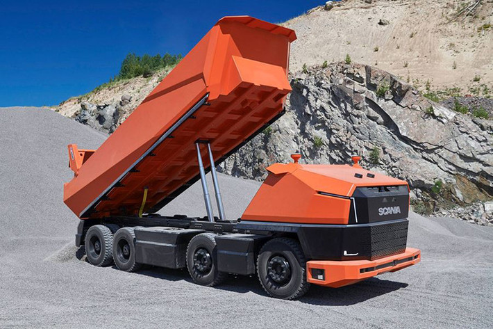 Khác với các mẫu xe tự động hiện nay được trang bị hệ truyền động điện, chiếc Scania AXL hoàn toàn mới vẫn sử dụng động cơ đốt trong sự dụng nhiên liệu sinh học tái sinh. Theo đại diện của Scania, chiếc AXL là một ví dụ điển hình cho việc kết hợp giữa xe tải truyền thống cùng công nghệ hoàn toàn mới.