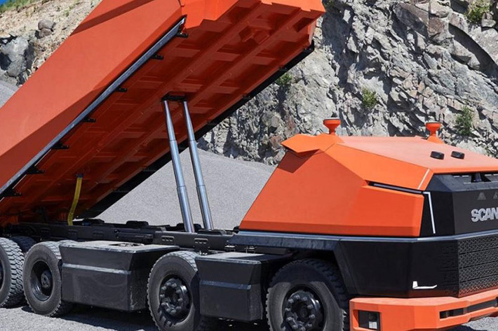 Bên cạnh khả năng tự động lái, Scania AXL còn có nhiều công nghệ đáng chý ý khác như camera giám sát, radar, máy quét định vị lidar và thiết bị nhận GPS để giúp xe có thể vận hành một cách linh hoạt và khéo léo trong các khu mỏ và công trường xây dựng.