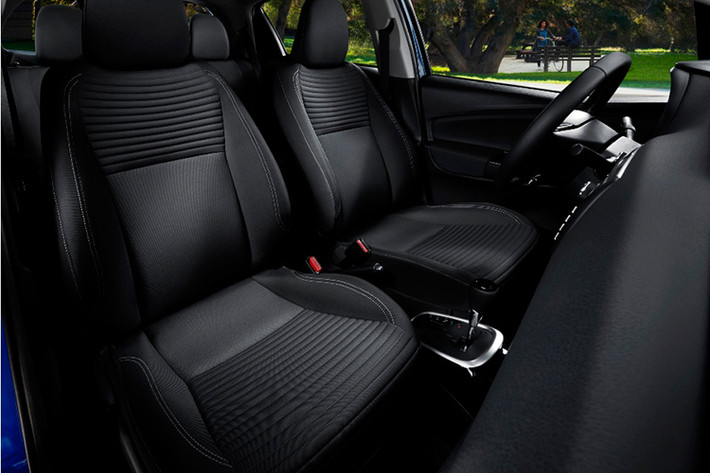 Dự kiến Yaris 2018 sẽ sử dụng động cơ 1.5 L cho công suất 106 mã lực. Đi cùng với nó là hệ dẫn động cầu trước và hộp số sàn 5 cấp (hoặc số tự động 4 cấp). Mọi phiên bản của Yaris đều được trang bị Hệ thống phòng tránh va chạm với chức năng Cảnh báo rời làn đường và đèn pha tự động, hệ thống cảnh báo...