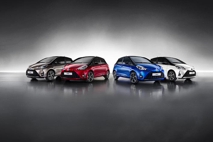 Yaris 2018 có 8 màu ngoại thất để lựa chọn. Trong đó bào gồm màu xanh Blue Eclipse, màu 2 tông Blue Eclipse và Black Sand Pearl Roof. Sau khi ra mắt tại triển lãm New York Auto Show vào tháng 4 này cùng với chiếc Sienna mới, Toyota Yaris 2018 sẽ cập bến các đại lý vào khoản mùa hè năm nay với mức giá chưa được công bố.
