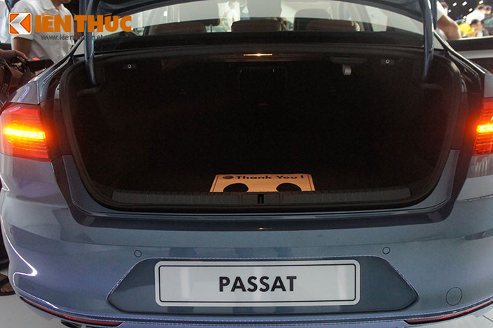 Volkswagen Passat mới sử dụng động cơ xăng dung tích 1.8 lít tăng áp, 4 xi-lanh thẳng hàng, sản sinh 177 mã lực, tăng tốc từ 0-100 km/h trong 5,8 giây. Tốc độ tối đa 232 km/h. Theo EPA, Passat chỉ tiêu tốn 7,4 lít xăng/100 km khi chạy trên xa lộ.