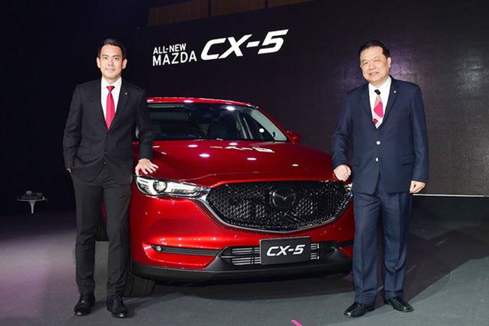 CX-5 2017 tại Thái Lan sẽ được bổ sung thêm tính năng kiểm soát gia tốc G-Vectoring Control, hỗ trợ kiểm soát tốc độ, giúp cho sự thay đổi gia tốc diễn ra không quá đột ngột, bất thường, nhằm nâng cao sự thăng bằng và ổn định của người ngồi.Tính năng này cũng được Mazda trang bị trên những mẫu xe như Mazda3, Mazda6, Mazda CX-3,...