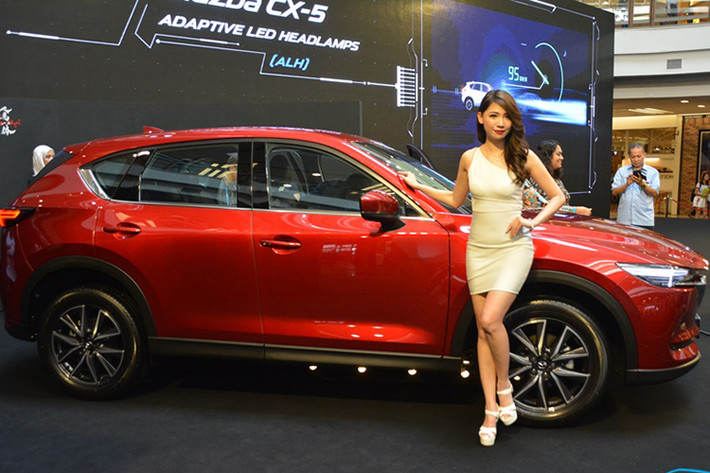 Các phiên bản động cơ của mẫu xe Mazda CX-5 phiên bản 2018 đều kết hợp với hộp số tự động 6 cấp (tỉ số truyền khác nhau với động cơ xăng và diesel), dẫn động cầu trước và riêng bản XDL là dẫn động 2 cầu AWD. Tại thị trường Thái Lan, mẫu xe CX-5 hoàn toàn mới, Mazda cũng đặt mục tiêu bán 7.200 xe/năm và tăng trưởng 100%.