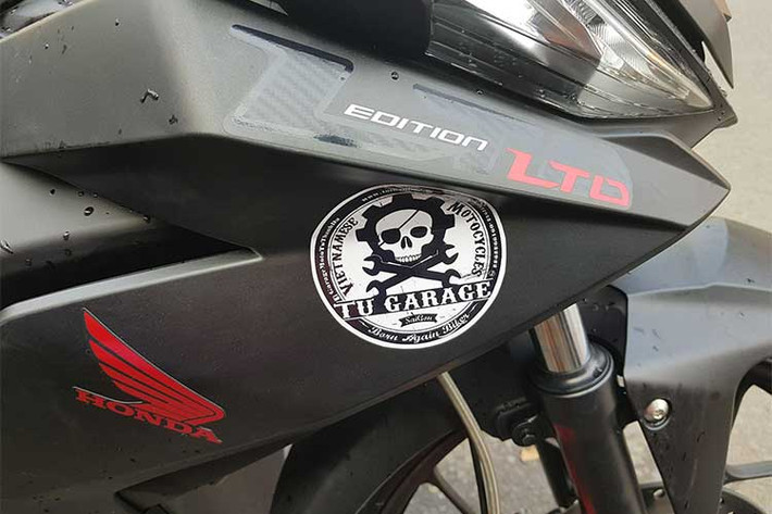 Hệ thống phanh chống bó cứng ABS an toàn này sẽ bao gồm một ECU điều khiển, máy bơm dầu tự điều chỉnh lưu lượng dầu phanh, cảm biến tốc độ, đèn báo phanh ABS và một số van điều khiển áp suất dầu.