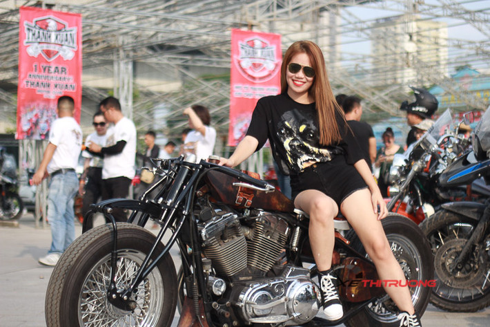 Buổi sáng và chiều, các khách mời và khách thăm quan mãn nhãn với các màn biểu diễn của nhóm Stunt và các màn biểu diễn của anh chị em Sidecar Hà Nội và Sidecar Thái Nguyên.