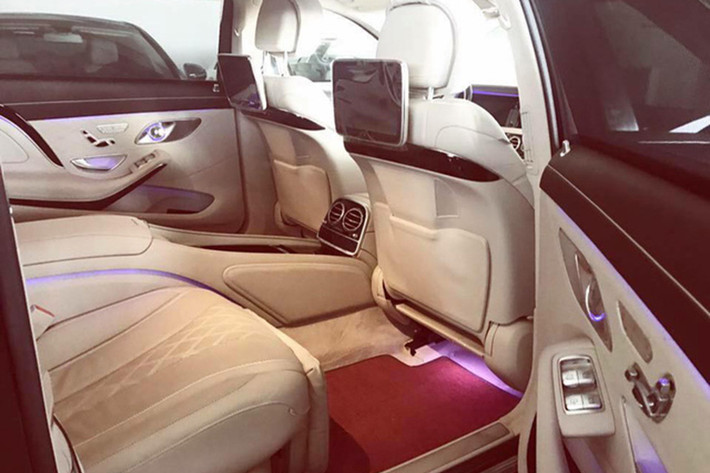 Maybach S600 sử dụng động cơ V12 tăng áp kép, dung tích 6.0 lít, sản sinh công suất cực đại 530 mã lực và mô-men xoắn cực đại 830 Nm. Kết hợp với hộp số tự động 7 cấp 7G-Tronic Plus, xe mất 5 giây để tăng tốc từ 0-100 km/h trước khi đạt vận tốc tối đa 250 km/h.