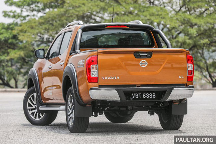 Đúng như tên gọi, Nissan Navara VL Plus mới được phát triển từ bản VL, với một số trang bị an toàn và tiện nghi. Cụ thể, Navara VL Plus có thiết kế ngoại thất không thay đỏi, tuy nhiên nó được trang bị hệ thống quan sát xung quanh xe thông minh (I-AVM), giúp việc đỗ xe dễ dàng hơn.