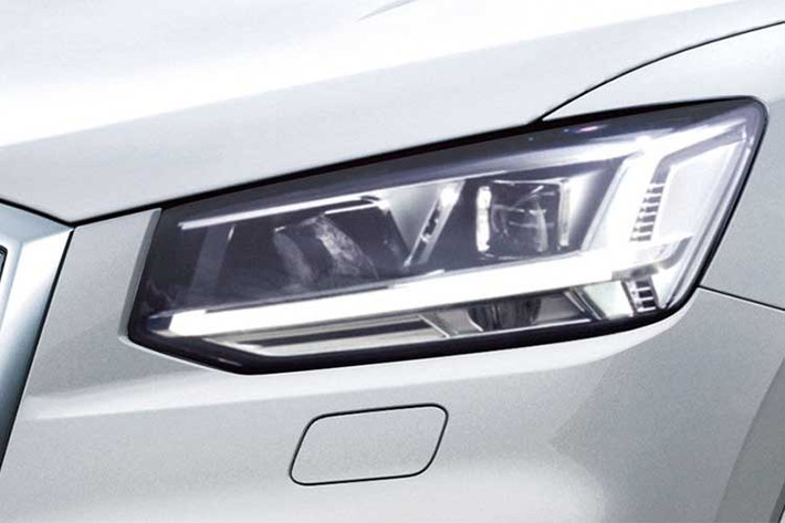 Audi Q2 Touring phiên bản 2018 được xây dựng dựa trên Q2 1.4 TFSI sản sinh công suất 148 mã lực và mô-men xoắn cực đại 250 Nm. Q2 Touring có 4 màu sắc ngoại thất là Gracia White Metallic, Mitos Black Metallic, Nano Gray Metallic và Mako Blue Crystal Effect.
