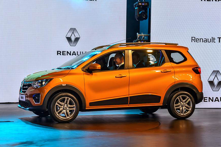 MPV 7 chỗ Renault Triber được phát triển dựa trên cơ sở gầm bệ CMF-A chung với crossover giá rẻ Kwid. Renault Triber 2019 sở hữu kích thước khá nhỏ với chiều dài chỉ 3.990 mm, rộng 1.739 mm, cao 1.643 mm và chiều dài cơ sở 2.636 mm. Ngoài ra, Renault Triber còn sở hữu chiều cao gầm 182 mm và trọng lượng chỉ 947 kg.
