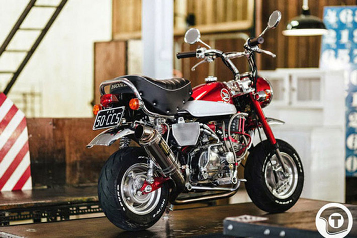 Nick mua khung xe Honda Z50 trên Ebay, tìm những bộ phận cho xe từ Nhật Bản để đảm bảo được độ bền chắc chắn.