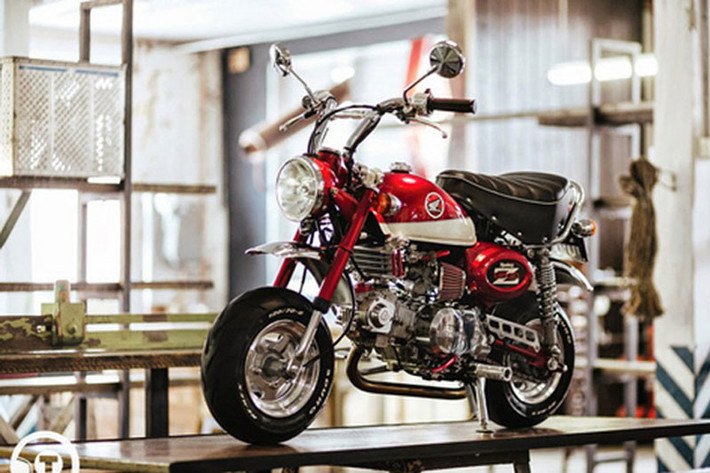 Tay chơi xe đến từ Australia là anh Nick Sawyer đã làm mới mẫu xe Honda Z50 nhỏ bé của mình.