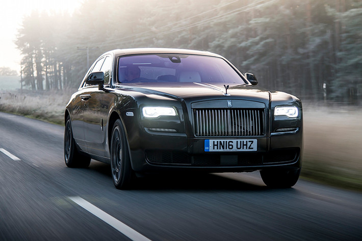 Rolls-Royce Black Badge được hãng giới thiệu hồi tháng 3/2016 và có một số nâng cấp so với bản tiêu chuẩn. Biểu tượng Spirit of Ectasy có thiết kế màu đen bóng ở mũi xe, la-giăng làm từ vật liệu composite nhôm sợi carbon. Động cơ V12 tăng áp kép 6,6 lít được cải tiến cho công suất 603 mã lực và mô men xoắn 840Nm kết hợp hộp số tự động 8 cấp cải tiến cho phép số vòng tua cao hơn.