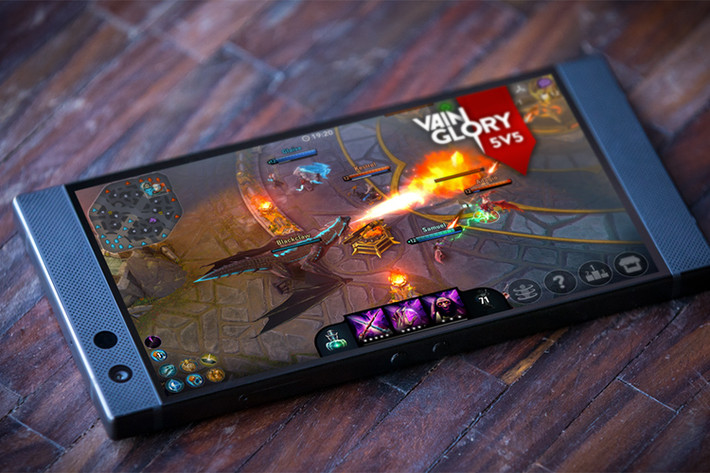 Chất lượng âm thanh của mẫu Razer Phone 2 này cũng là một yếu tố tiên quyết khiến mẫu máy này tiếp tục ghi điểm với CNET. Nó thừa sức để đáp ứng tốt hơn những thiết bị gaming khác nằm trong top list.