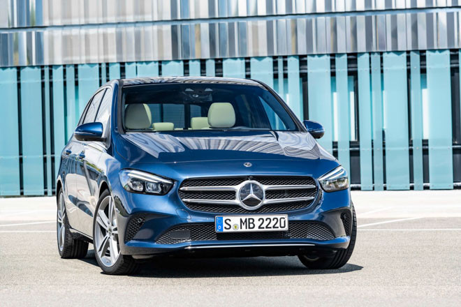 Dòng sản phẩm xe gia đình cỡ nhỏ của Mercedes-Benz vừa được mở rộng thêm bằng việc hãng xe Đức chính thức giới thiệu chiếc B-Class 2019 với cấu hình động cơ mới và các công nghệ hỗ trợ lái xe hiện đại. Đối thủ của Mercedes-Benz B-Class 2019 mới là BMW 2-Series Active Tourer.