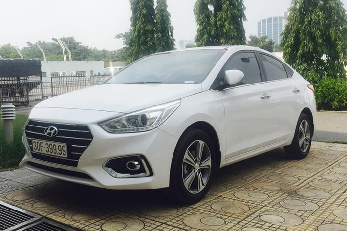 Mới đây, một chủ nhân đã đăng bán chiếc xe Hyundai Accent AT - đáng chú ý là chiếc xe này được đăng ký biển số 30F-399.99. Xe đăng ký lần đầu tiên vào tháng 10/2018. Chủ xe tạm dịch biển số của mình là "Tứ Cửu", đọc ngược lại là "Cứu Tử". Mức giá chủ xe đưa ra là 850 triệu đồng.