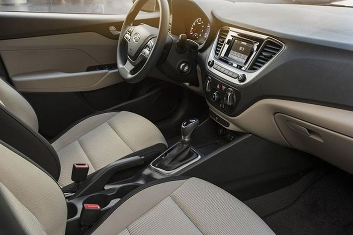 Nếu quy đổi ra giá trị một chiếc xe, với 850 triệu, người tiêu dùng có khá nhiều lựa chọn cho một mẫu xe cao cấp hơn Hyundai Accent. Có thể kể tới ngay như Honda HR-V, Mazda3 2.0... Tuy nhiên, để sở hữu một chiếc xe có biển số mà mình ưng ý thì lại là một chuyện hoàn toàn khác.
