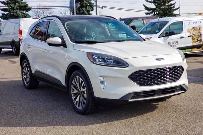 Hãng xe Mỹ đang trong quá trình hoàn tất các thủ tục cuối cùng để đưa mẫu xe Ford Escape 2020 trở lại thị trường Việt sau khi khai tử mẫu xe này vào năm 2014. Thông số, giá bán cụ thể và các phiên bản của Escape vẫn còn là bí mật nhưng nó đã được nhiều đại lý chính hãng chào bán.