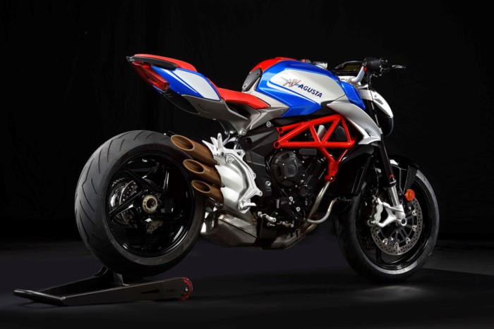 MV Agusta vẫn tiếp tục "trung thành" với hãng sản xuất phuộc Ý Marzocchi trên Brutale 800 RR khi trang bị cho xe cặp phuộc trước USD với khả năng điều chỉnh độ nảy/nhún của hãng này. Trong khi đó, phuộc sau của xe do Sachs cung cấp. Brutale 800 RR sở hữu hệ thống phanh Brembo trước sau kèm module ABS 9 Plus từ Bosch.