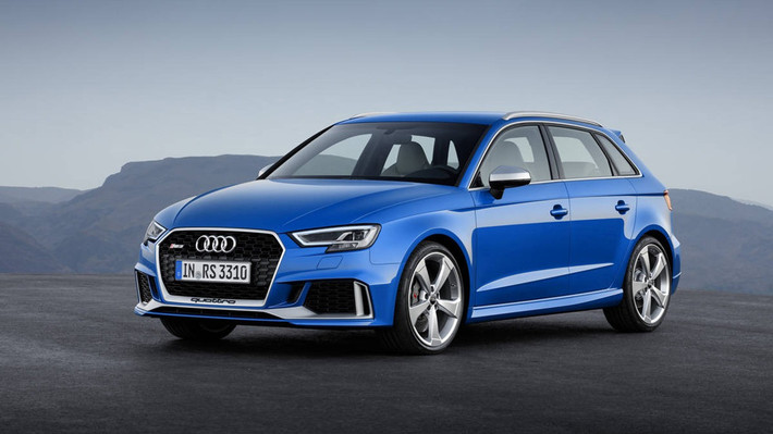 Được trang bị khối động cơ TFSI 2,5 lít tăng áp, Audi RS3 Sportback là chiếc xe có động cơ 5 xi-lanh mạnh nhất khi công suất tối đa lên tới 400 mã lực và mô-men xoắn cực đại 480 Nm. Điều đó cho phép chiếc xe cán mốc 100 k/h từ vị trí đứng im chỉ trong 3,9 giây và đạt 160 km/h chưa đến 10 giây. Có thể nói đây là mẫu hatchback có hiệu suất ấn tượng nhất hiện nay.