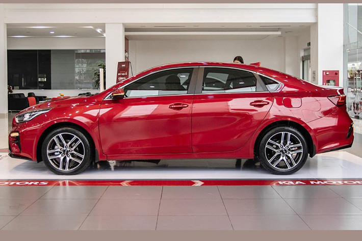 So với thế hệ cũ đang bán ra, Kia Cerato 2019 mới có kích thước lớn hơn, các chiều dài x rộng x cao lần lượt là 4.640 x 1.800 x 1.450 mm. Kích thước tổng thể của Cerato phiên bản mới này sẽ được mở rộng chiều dài 80 mm, chiều rộng 20 mm và chiều cao thêm 5 mm.