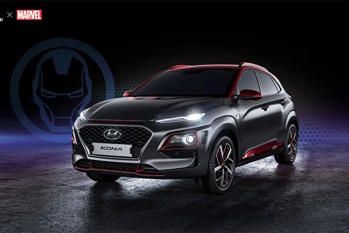 Những trang bị tiêu chuẩn khác của Hyundai Kona Iron Man bao gồm: khởi động không chìa, màn hình head-up, dẫn đường vệ tinh, hệ thống điều hòa độc lập... giá xe Hyundai Kona phiên bản đặc biệt này khởi điểm từ 27.995 bảng (tương đương 36.249 USD - khoảng 840 triệu đồng) tại thị trường Anh quốc.