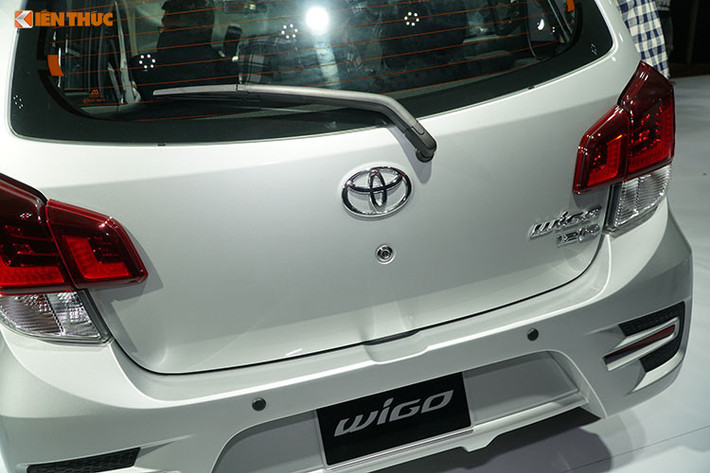 Toyota Wigo mới là mẫu xe cỡ nhỏ được nhập khẩu nguyên chiếc từ Indonesia với 2 phiên bản là 1.2MT và 1.2AT. Ngay từ lần đầu ra mắt, hồi tháng 10/2018, Toyota Wigo đã gây bất ngờ bằng doanh số cao kỷ lục 1.529 xe, vượt qua cả hai đối thủ sừng sỏ là Kia Morning và Hyundai Grand i10 để dẫn đầu phân khúc xe hạng A.