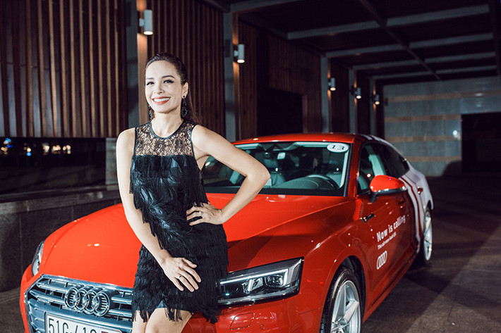 Được ra mắt lần đầu tại triển lãm Geneva 2015, Audi R8 thế hệ mới đã được vinh danh là “Xe hiệu năng cao của Thế giới năm 2016 - 2016 World Performance Car” trong chuỗi các giải thưởng World Car Awards. Tại thị trường Việt Nam, mẫu siêu xe này có giá lên tới 13 tỷ đồng.