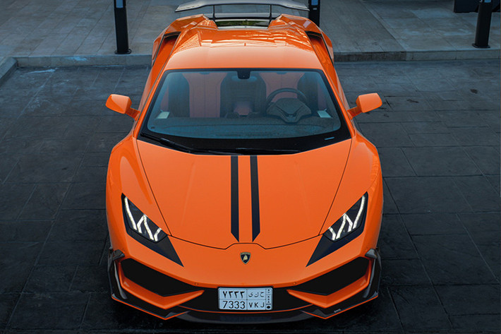 Đúng như tên gọi của mình, Huracan “Cairo Edition” được sơn màu cam rực lửa giống như màu những đụn cát vô tận ở thủ đô Cai-rô, Ai Cập.