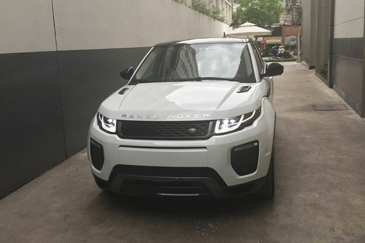 Được biết, nam ca sỹ Đức Phúc không phải là ngôi sao duy nhất của Việt Nam tậu Range Rover Evoque. Trước Đức Phúc, đã có một số sao Việt như Hồ Ngọc Hà hay Tuấn Hưng từng mua Range Rover Evoque.