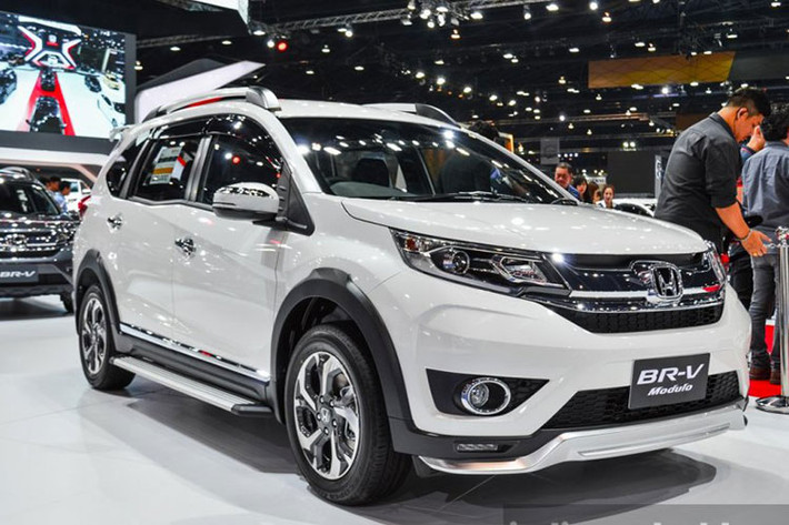 Giá xe Honda BR-V mới vừa được giới thiệu tại Thái Lan với mức từ 755.000 - 800.000 Baht (~ 550 - 600 triệu đồng). Dự kiến, Honda Việt Nam sẽ chính thức đưa mẫu xe BR-V về Việt Nam trong quý IV năm nay cùng mức giá khoảng 650 triệu đồng.
