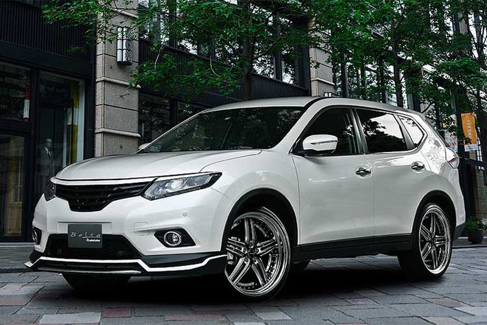 Gói độ của Belta dành cho những chiếc Nissan X-Trali trước đợt nâng cấp mẫu xe này vào năm 2017 vừa qua. Phần cản trước của xe được hãng giữ nguyên, chỉ bổ sung thêm một cánh ốp khí động học ở bên phía dưới.