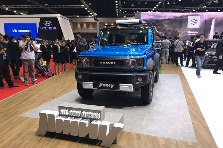 Về thiết kế, Suzuki Jimny 2019 tại Thái Lan có thiết kế giống với xe ở thị trường Philippines cũng như châu Âu. Những trang bị ngoại thất đáng chú ý của Suzuki Jimny 2019 tại Thái Lan bao gồm lưới tản nhiệt màu đen.