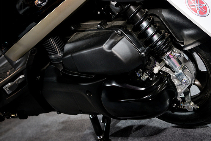 Nâng cấp đáng giá nhất của mẫu xe ga Yamaha Cuxi 2018 chính là khối động cơ xy lanh đơn, dung tích 115cc được nhập trực tiếp từ Nhật Bản, giúp xe khởi động nhẹ nhàng, tăng tốc mượt mà và êm ái hơn đời trước.