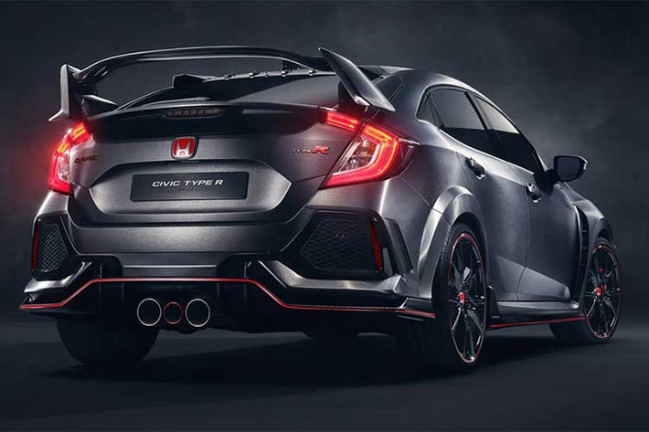Động cơ của Civic Type R ddược trang bị là VTEC 4 xy-lanh, tăng áp, dung tích 2.0 lít, đồng hành cùng hộp số sàn 6 cấp. Tại thị trường Malaysia, Honda Civic Type R 2017 sở hữu công suất tối đa 306 mã lực tại vòng tua máy 6.500 vòng/phút và mô-men xoắn cực đại 400 Nm tại dải vòng tua từ 2.500 - 4.500 vòng/phút.