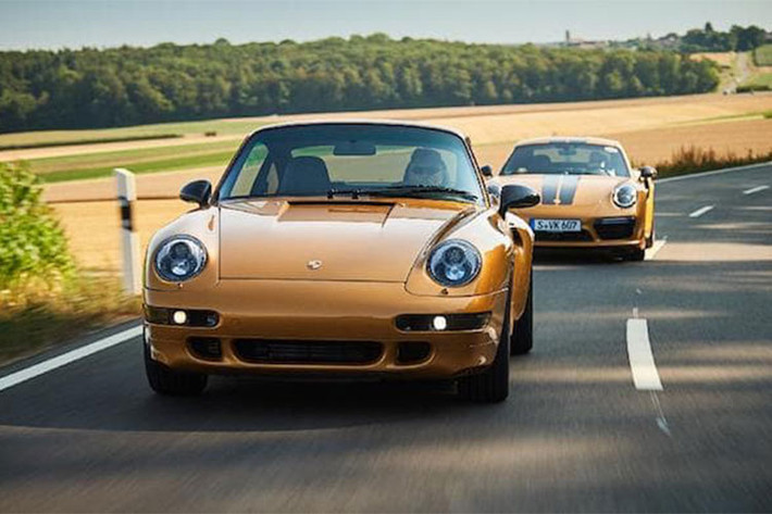 Phần đầu xe thấp hơn so với các mẫu 911 trước đó, nhờ vào sự chuyển đổi từ cụm đèn trước hình tròn sang hình dạng elip. Công nghệ mâm đúc dạng cánh sao lần đầu tiên được sử dụng cho các dòng xe có mâm xe bằng nhôm. Quan trọng hơn cả là Porsche 911 Turbo 993 được trang bị hệ thống dẫn động bốn bánh toàn phần.