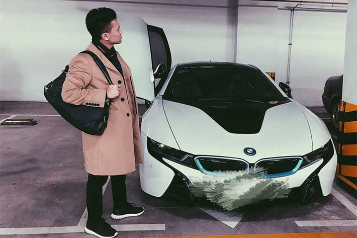 Mới đây, nhân vật đang trở thành tâm điểm của Hội con nhà giàu Việt trên Instagram là 1 thiếu gia sinh năm 1995 có tên Jade Nguyen, sinh ra tại Hà Nội và hiện đang là du học sinh năm cuối ngành Khoa học máy tính và Quản trị Kinh doanh tại New York, Mỹ.