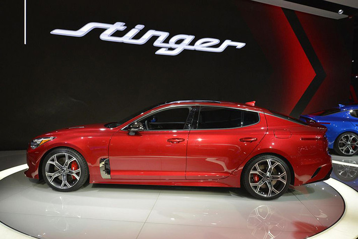Tuy nhiên, bây giờ giá bán Kia Stinger với hai phiên bản đã đạt mức tương ứng là 284.888 RM và 383.888 RM (khoảng 1,6 và 2,16 tỷ đồng), tăng lần lượt 25.000 RM và 74.000 RM (khoảng141 và 417 triệu đồng). Cả hai mức giá này đều chưa bao gồm bảo hiểm nhưng đã gồm bảo hành 5 năm hoặc không giới hạn km đường đi.