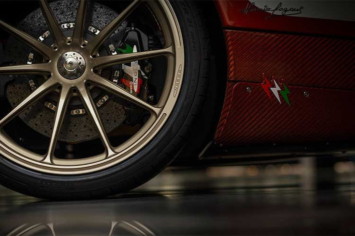 Do người sáng lập Garage Italia Customs là Lapo Elkann - em trai ruột của Chủ tịch Fiat Chrysler Automobiles John Elkann, có thể dễ hiểu vì sao một lượng lớn các tác phẩm của studio này sử dụng những chiếc Fiat làm nơi thể hiện ý tưởng, hoặc có liên quan tới tập đoàn xe hơi này.