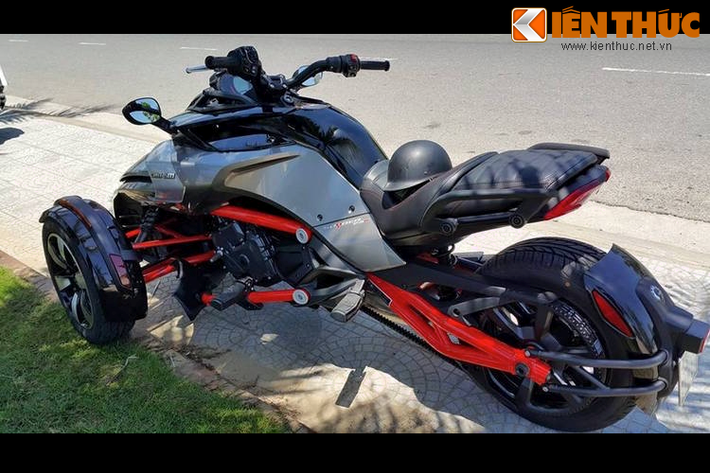 Giá khởi điểm của một chiếc Can-Am F3-S tại Mỹ là 21.000 USD (tương đương 458 triệu đồng). Tuy nhiên sau khi về đến thị trường Việt Nam và ra được biển trắng, mức giá của chiếc xe 3 bánh "hàng hiếm" này sẽ có giá không dưới 1 tỷ đồng. Tại thị trường Việt Nam hiện chỉ có vài chiếc Can-Am Spyder F3-S lăn bánh.