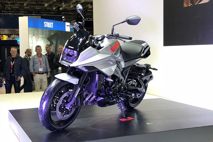Tương tự chiếc Suzuki Katana 1981, phiên bản Katana 2019 cũng được chấp bút tại châu Âu bởi nhà thiết kế Rodolfo Frascoli. Từng thành công với nhiều thương hiệu danh tiếng như Moto Guzzi hay Triumph, Frascoli đã tái hiện được hình ảnh của huyền thoại GSX-1100S Katana lên trên mẫu xe mới.