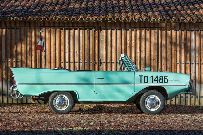 Amphicar 770 là chiếc xe lội nước đầu tiên được đưa vào sản xuất hàng loạt, trong giai đoạn 1961-1968 đã có hơn 4000 xe được sản xuất.