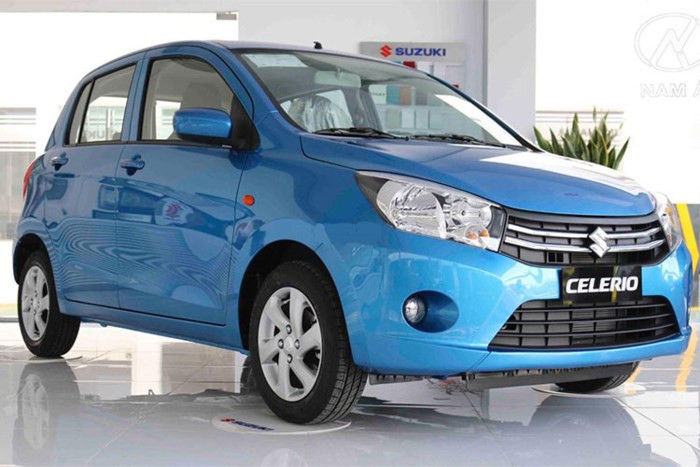 Mẫu xe giá rẻ Suzuki Celerio được mở bán từ đầu năm nay nhưng chỉ có phiên bản số tự động. Mới đây, bản số sàn mới có giá niêm yết chính thức là 329 triệu đồng. Phiên bản còn lại vẫn giữ giá 359 triệu đồng, không hề giảm khi thuế nhập khẩu trong năm nay còn 0%. Xe được đưa về nguyên chiếc từ Thái Lan và đang nằm tại cảng chờ thông quan.