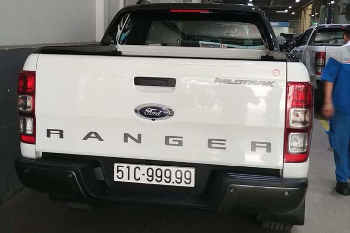 Mẫu xe bán tải Ford Ranger Wildtrak sử dụng động cơ máy diesel dung tích 3,2 lít công suất 200 mã lực và mô-men xoắn 470 Nm - mạnh nhất phân khúc tại Việt Nam. Hộp số tự động 6 cấp và hệ dẫn động 2 cầu.