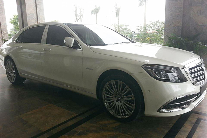 Trước đây, mẫu xe hạng sang Mercedes-Maybach S400 phiên bản cũ cũng được trang bị khối động cơ tương tự như bản nâng cấp. Tuy nhiên, động cơ của Mercedes-Maybach S400 chỉ đồng hành với hộp số tự động 7 cấp. Mức giá để chiếc xe siêu sang này lăn bánh trên đường phố ước tính không dưới 8 tỷ đồng.