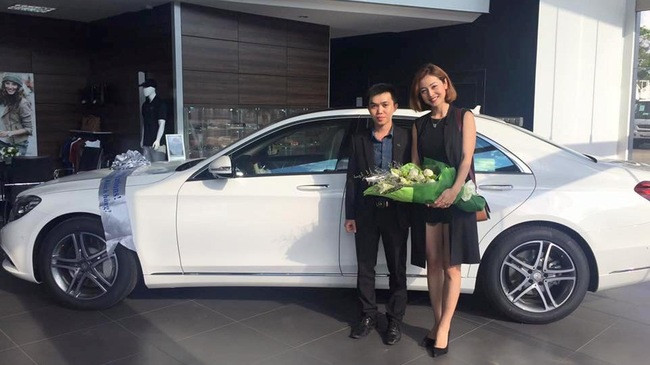 Có thể thấy việc là thành viên của Câu lạc bộ những người nổi tiếng sử dụng xe Mercedes-Benz là động lực khá lớn cho việc chọn mua chiếc S400 đời mới của Jennifer Phạm. Trước đó, Hoa hậu này từng sở hữu một chiếc Mercedes-Benz C250 CGI chính hãng.