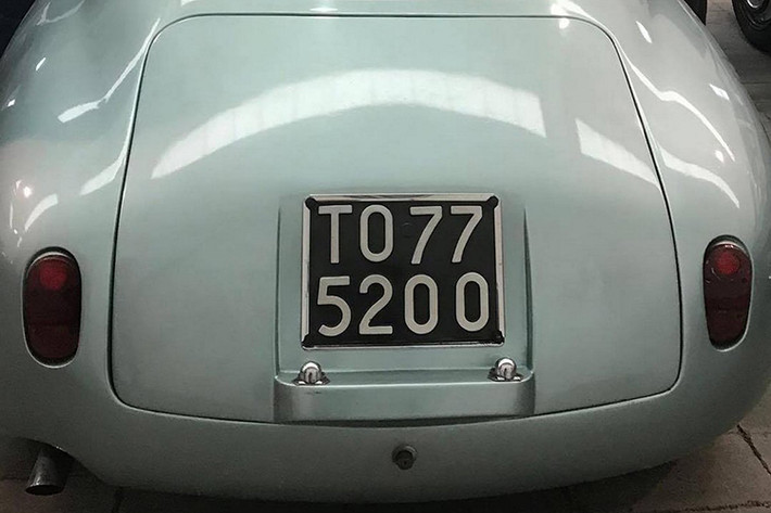 Chiếc xe Alfa Romeo Giulietta SZ này được coi là phiên bản hiệu suất cao của dòng xe Giulietta Sprint huyền thoại. Xe được trang bị thân vỏ bằng nhôm chế tạo thủ công và khung gầm ngắn hơn của Giulietta Spider.