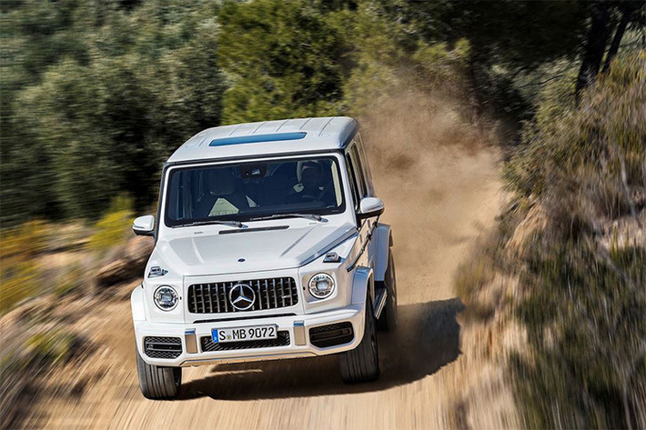 Phiên bản AMG G63 mới này cũng sẽ cung cấp thêm cho khách hàng một gói trang bị Night Package giúp chiếc xe địa hình mới này trông sang trọng và tinh tế hơn phiên bản trước đó, nhưng vẫn duy trì cá tính vốn có.